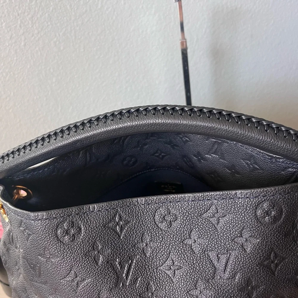 SOLD-Authentic Louis Vuitton Artsy MM Mng Empreinte Infini (Navy) - Picture 5 of 16